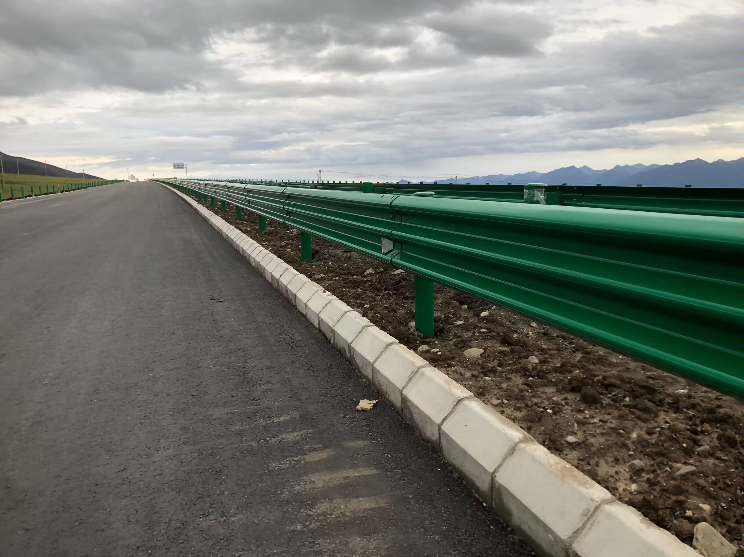堆龙德庆县乡村公路波形护栏波形护栏板 - 推荐